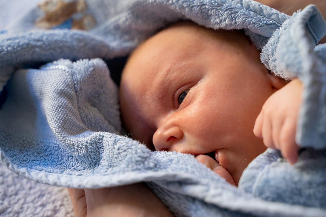 Millau Les Papas De Nouveau Autorises A Rester A La Maternite Apres La Naissance Du Bebe